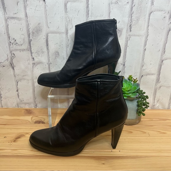 Stuart Weitzman Black Leather 3.5” Heels Sz 10 - Picture 1 of 8